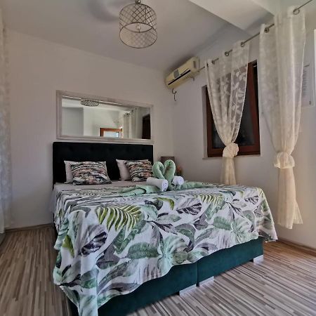 Hotel Soba Mia Sukošan Esterno foto