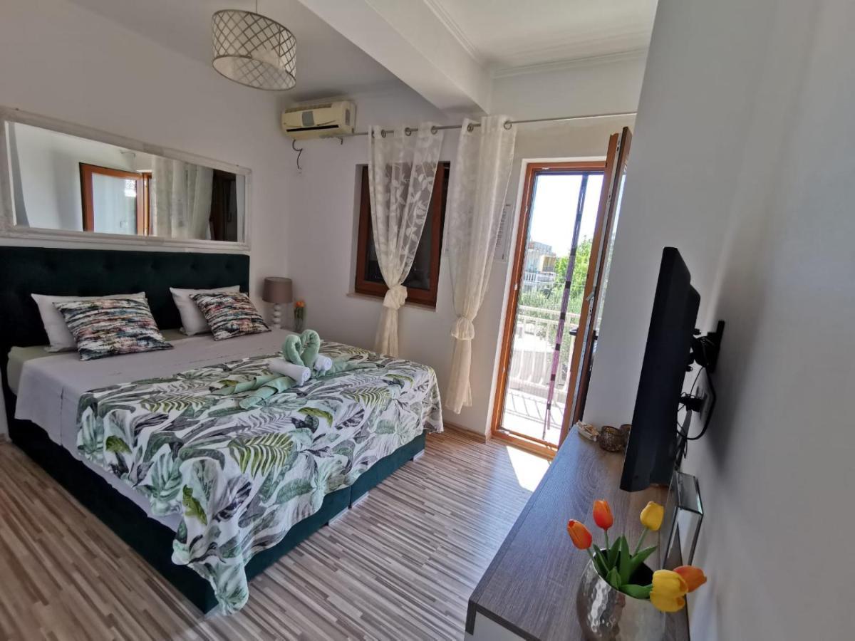 Hotel Soba Mia Sukošan Esterno foto