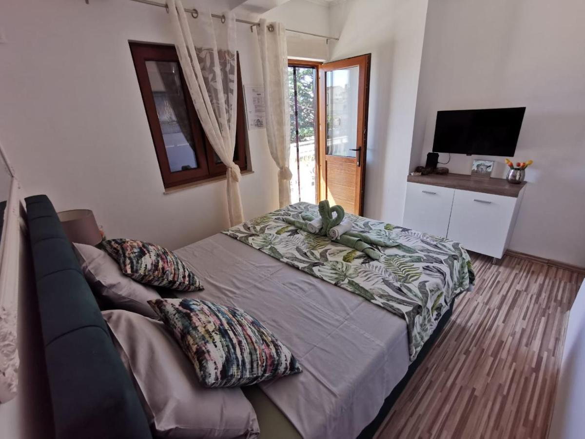 Hotel Soba Mia Sukošan Esterno foto